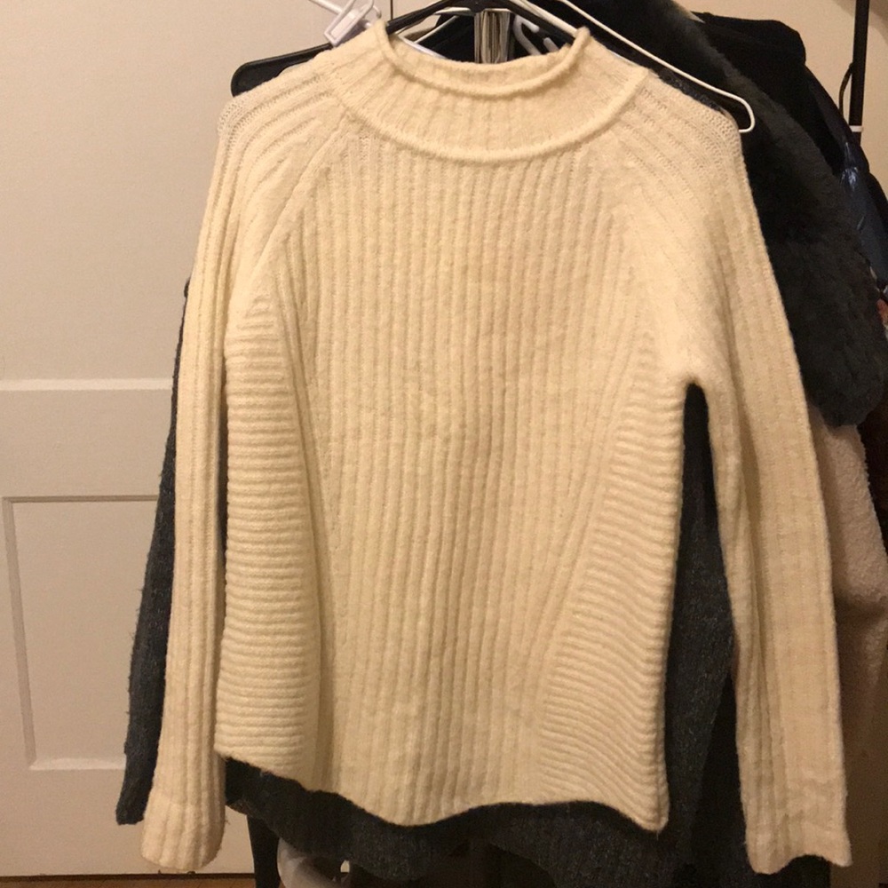 warm sweater patterned embossed mock neck